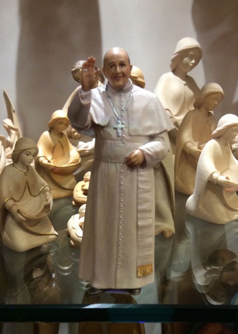 pope-statue